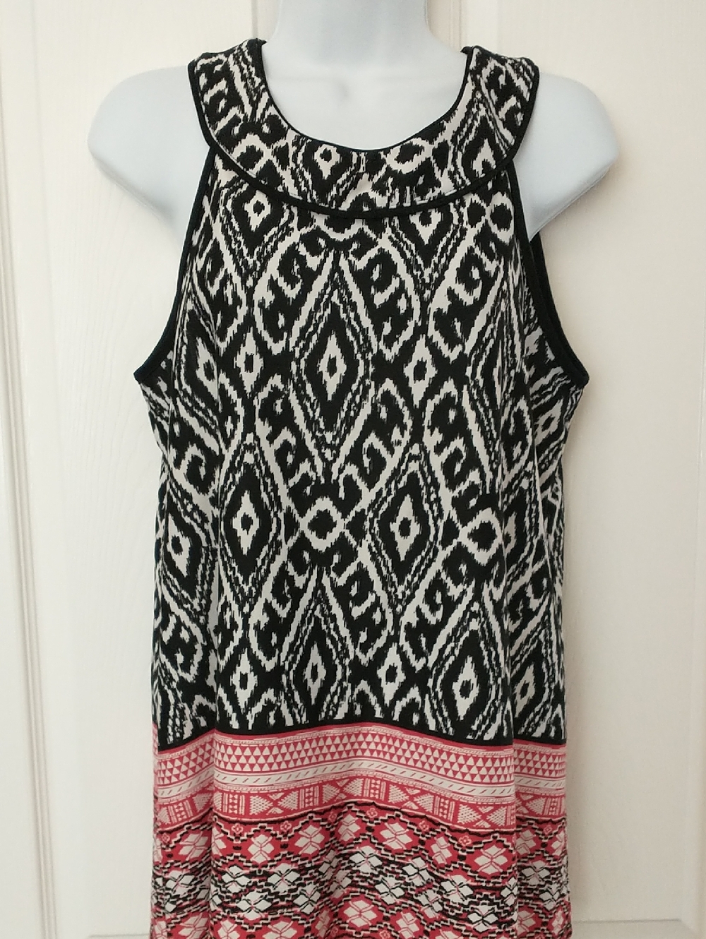 Apt 9, Black & White Ikat Print Tank Style Top with Coral Border, Medium